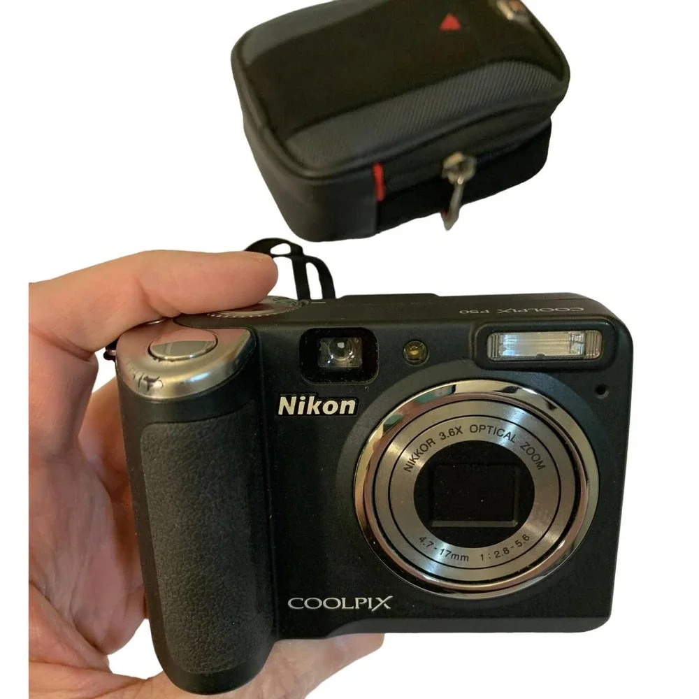 Vintage Collectible NIKON COOLPIX P50 Digital Camera UNTESTED and Wenger Case